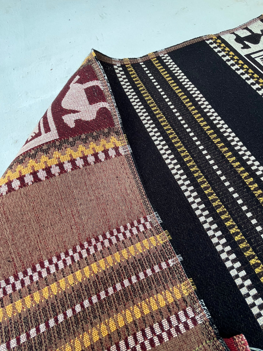 Ağır Ağırlık Kalın Jakarlı Pamuklu Kumaş Metre 400/m2 - Döşemelik Geleneksel Anadolu Etnik Desenli - Döşemelik Kumaşlar. %70 Pamuk %30 Polyester - 140 cm Genişlik. Halı Dokuma Mavi, Kırmızı, Sarı, Siyah Çok Renkli Seçenekler