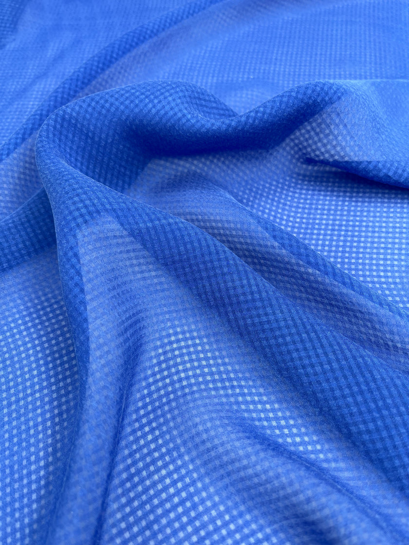 Şeffaf Deniz Mavisi Gingham Desenli Taşlı İpek Saten Saf İpek, Metre Metre İpek, İpek Şifon, Dut İpeği, İpek Metre, Ağır İpek, Lüks İpek Kumaş. 12mm/ 143 cm genişlik.