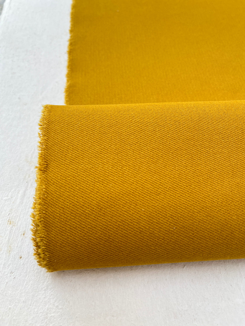 Tissu en coton épais adouci jaune moutarde par cour 400/m2 - Rembourrage de style français - Tissus d'ameublement naturels. %100 Coton - 150 cm de largeur. Gabardine de coton.