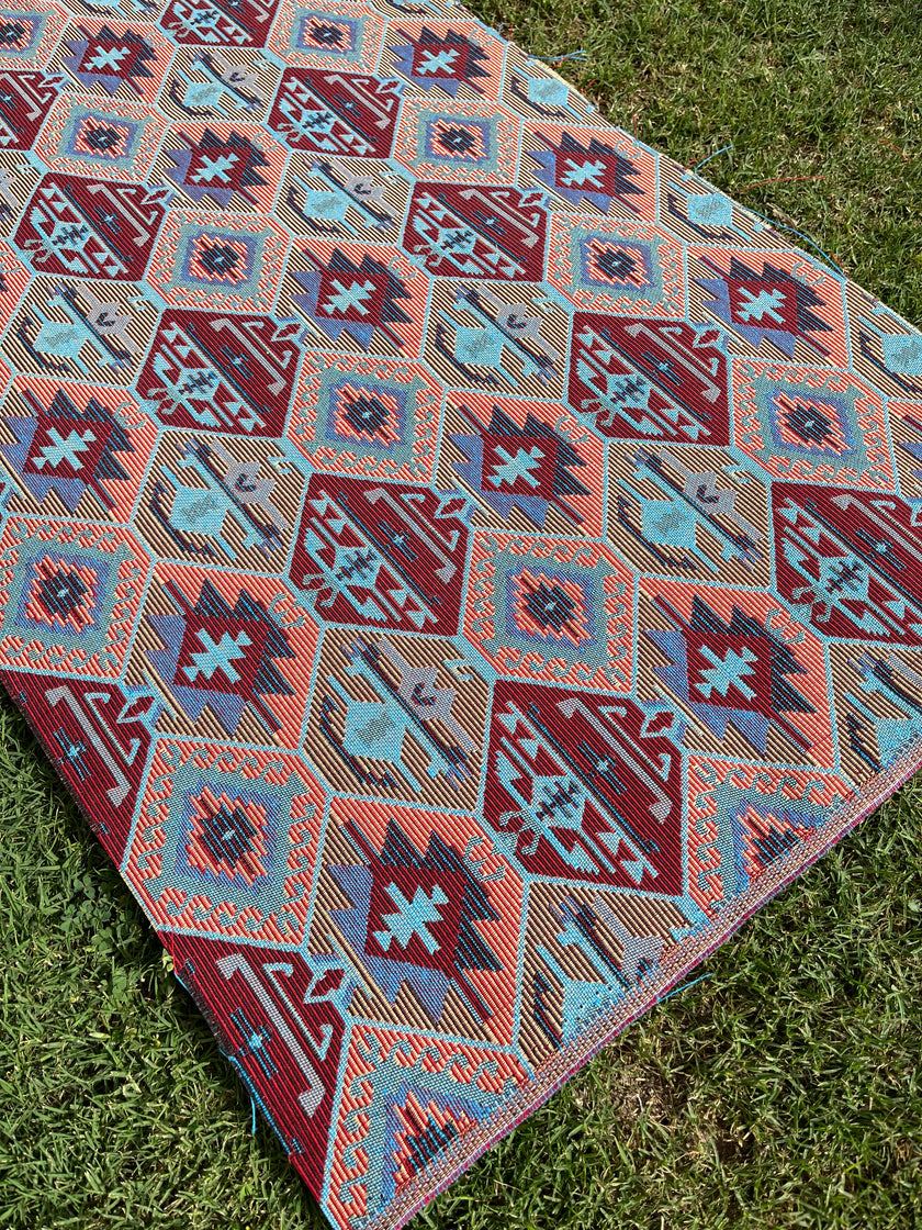 Ağır Gramajlı Kalın Jakarlı Pamuklu Kumaş Metre Başına 400/m2 - Döşemelik Geleneksel Anadolu Etnik Desenli - Döşemelik Kumaşlar. %70 Pamuk %30 Polyester - 140 cm Genişlik. Kilim Dokuma.