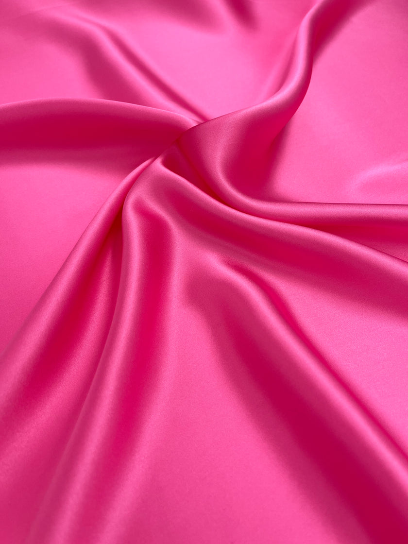 Fuşya Pembe Saten Saf İpek, Metre İpek, İpek Şifon, Dut İpeği, İpek Metre, Ağır İpek, Lüks İpek Kumaş. 16 mm/ 135 cm genişlik.