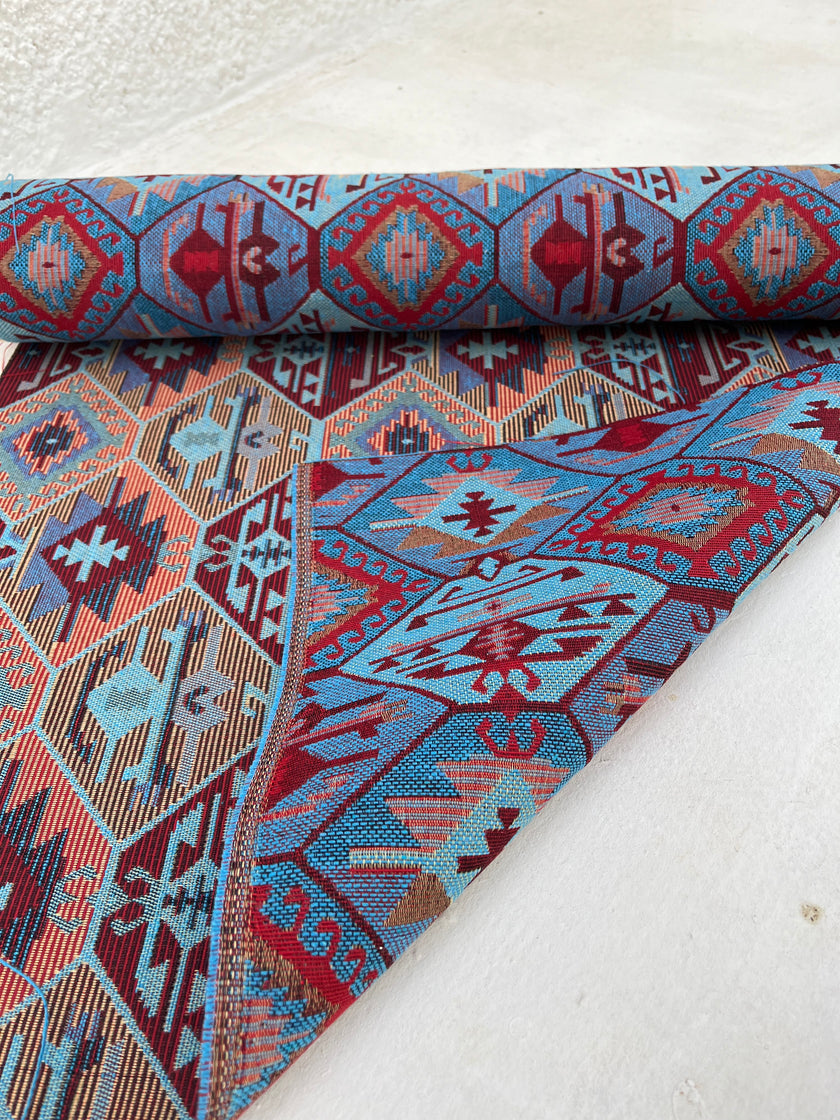 Ağır Gramajlı Kalın Jakarlı Pamuklu Kumaş Metre Başına 400/m2 - Döşemelik Geleneksel Anadolu Etnik Desenli - Döşemelik Kumaşlar. %70 Pamuk %30 Polyester - 140 cm Genişlik. Kilim Dokuma.