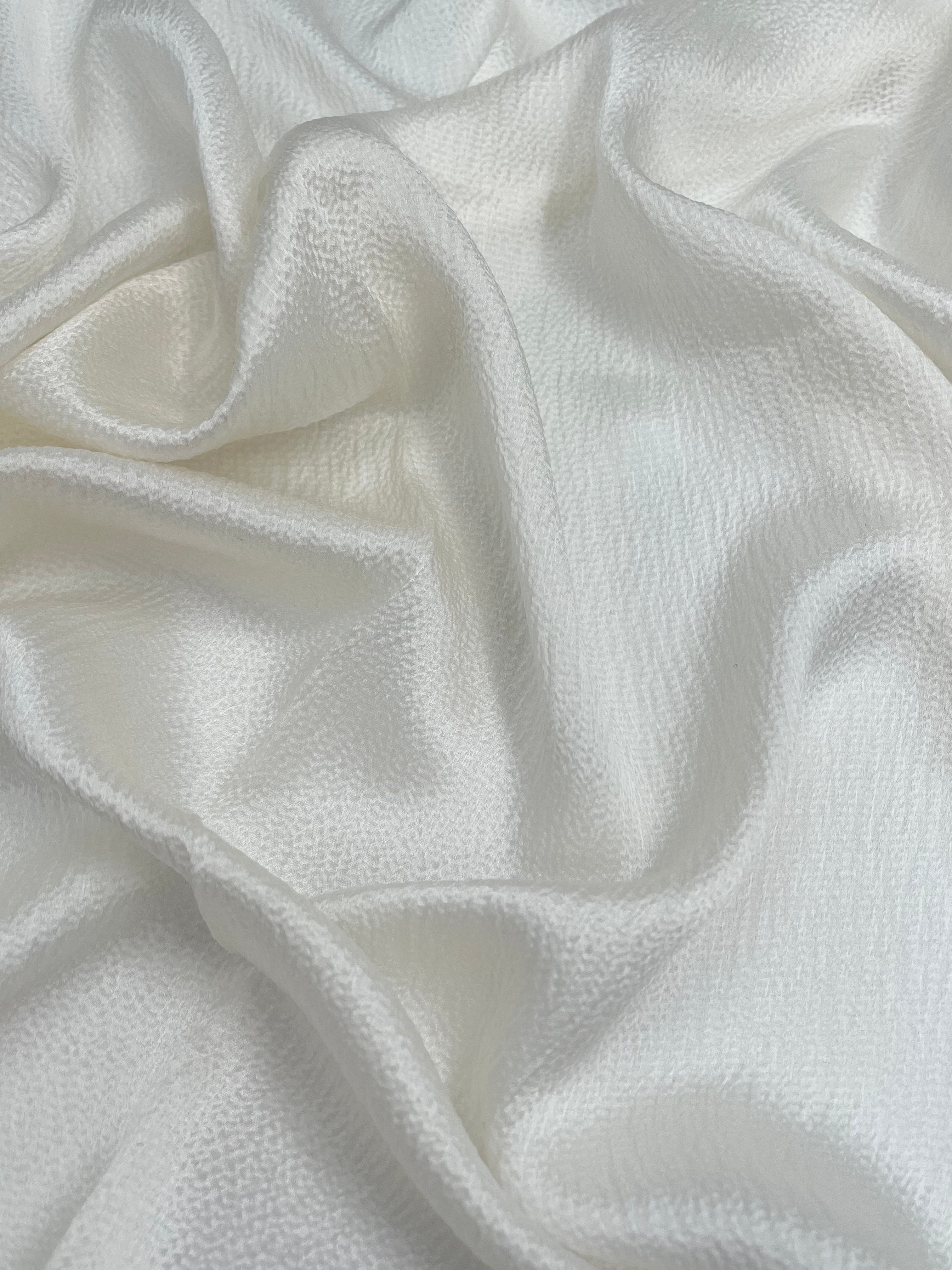 Beyaz Buruşuk Efektli Saten Saf İpek, Metre Metre İpek, İpek Şifon, Dut İpeği, İpek Metre, Ağır İpek, Lüks İpek Kumaş. 18mm/ 135 cm genişlik.