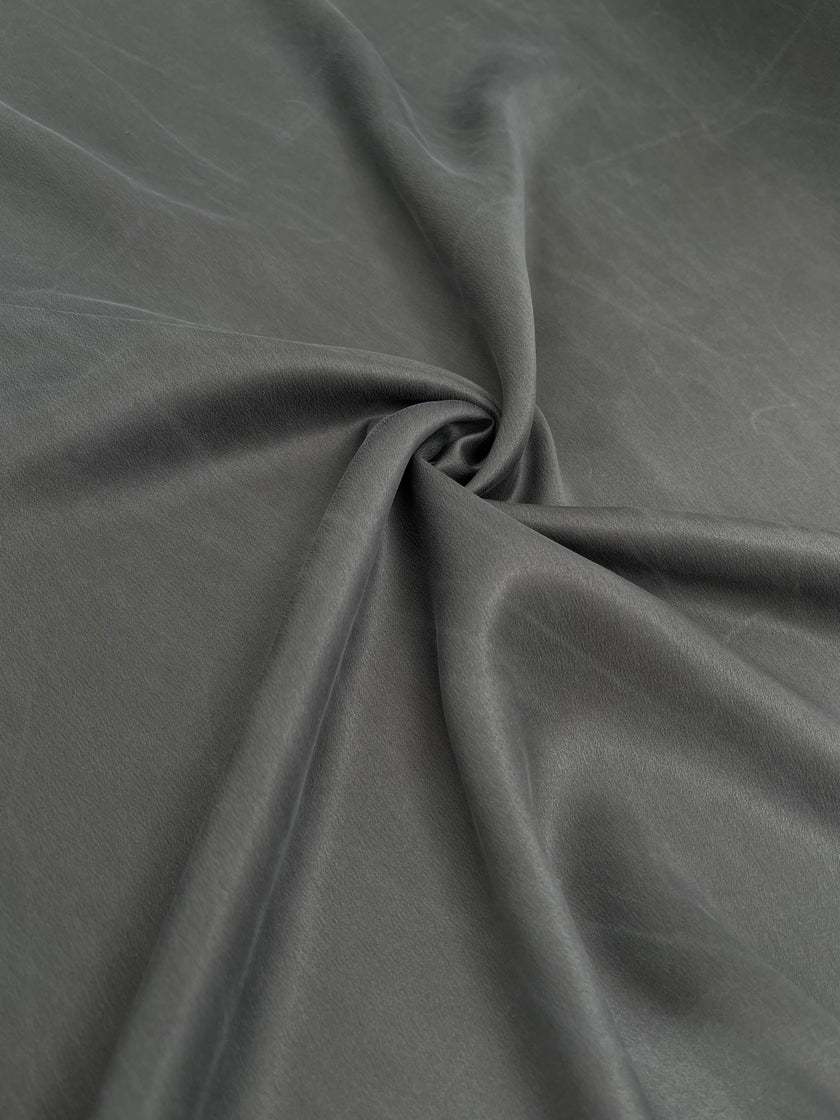 Soie pure satin gris lapidé, soie par cour, mousseline de soie, soie de mûrier, yardage de soie, soie lourde, tissu de soie de luxe. 23 mm/ 135 cm de largeur.