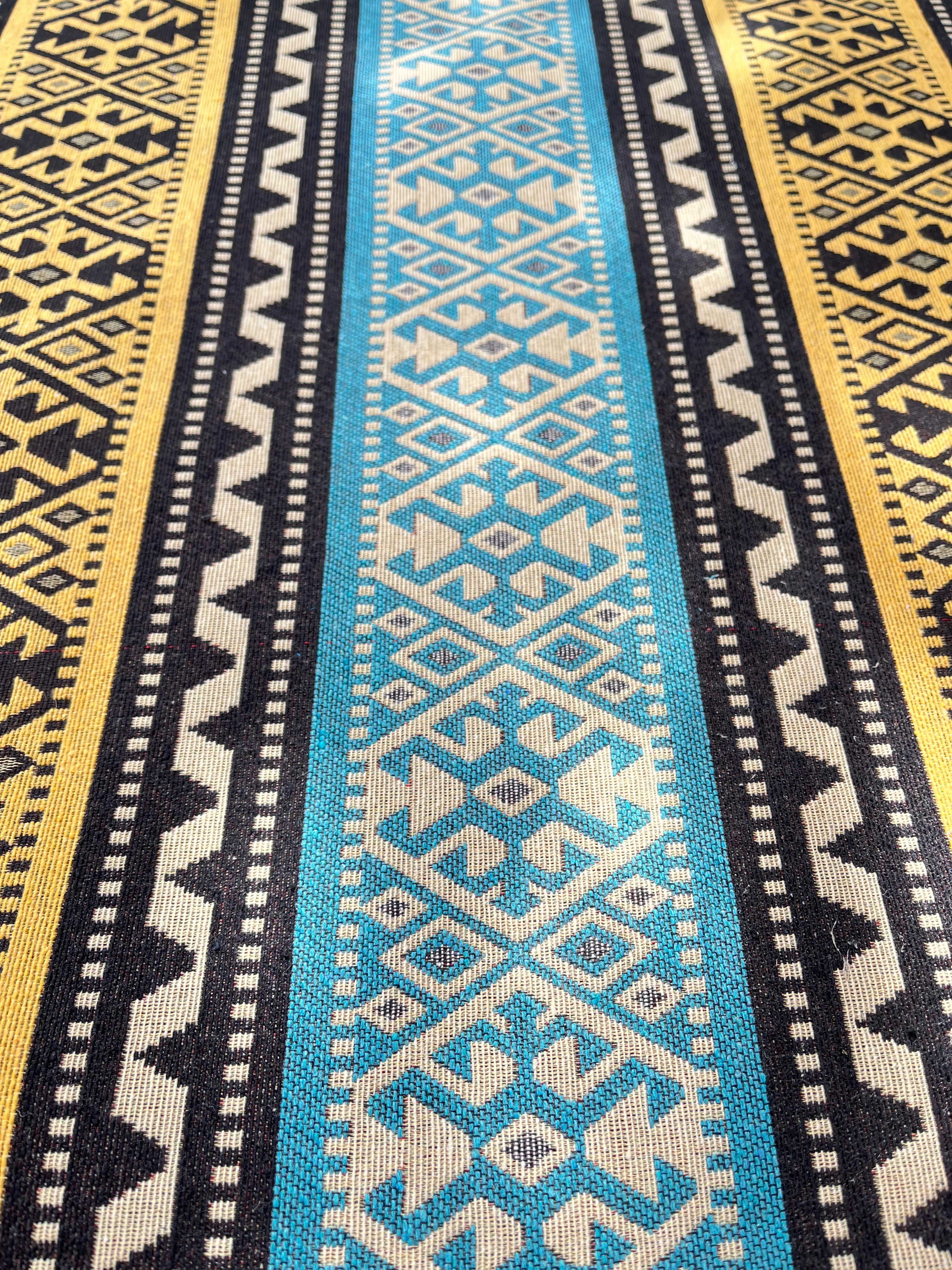 Ağır Gramajlı Kalın Jakarlı Pamuklu Kumaş Metre Başına 400/m2 - Döşemelik Geleneksel Anadolu Etnik Desenli - Döşemelik Kumaşlar. %70 Pamuk %30 Polyester - 140 cm Genişlik. Halı Dokuma. Çok Renkli Seçenekler, Sarı Mavi, Kırmızı Siyah Renk.