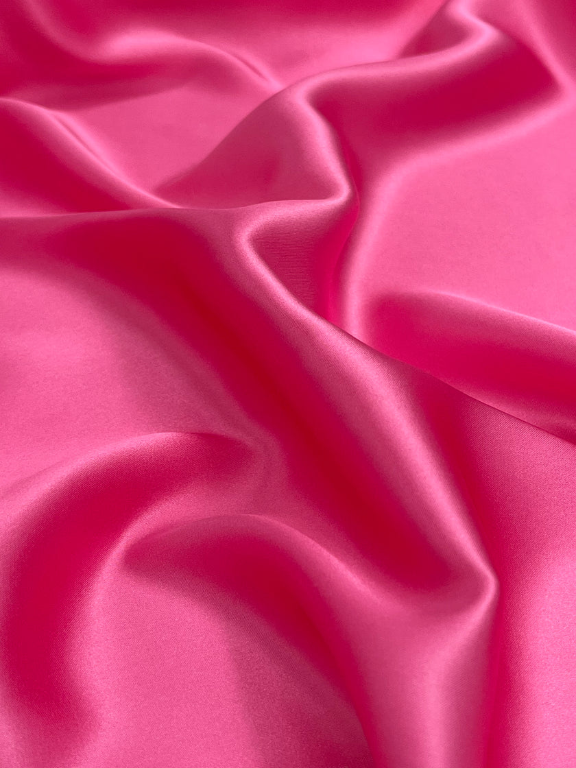 Fuşya Pembe Saten Saf İpek, Metre İpek, İpek Şifon, Dut İpeği, İpek Metre, Ağır İpek, Lüks İpek Kumaş. 16 mm/ 135 cm genişlik.
