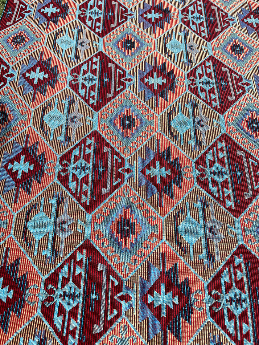 Ağır Gramajlı Kalın Jakarlı Pamuklu Kumaş Metre Başına 400/m2 - Döşemelik Geleneksel Anadolu Etnik Desenli - Döşemelik Kumaşlar. %70 Pamuk %30 Polyester - 140 cm Genişlik. Kilim Dokuma.