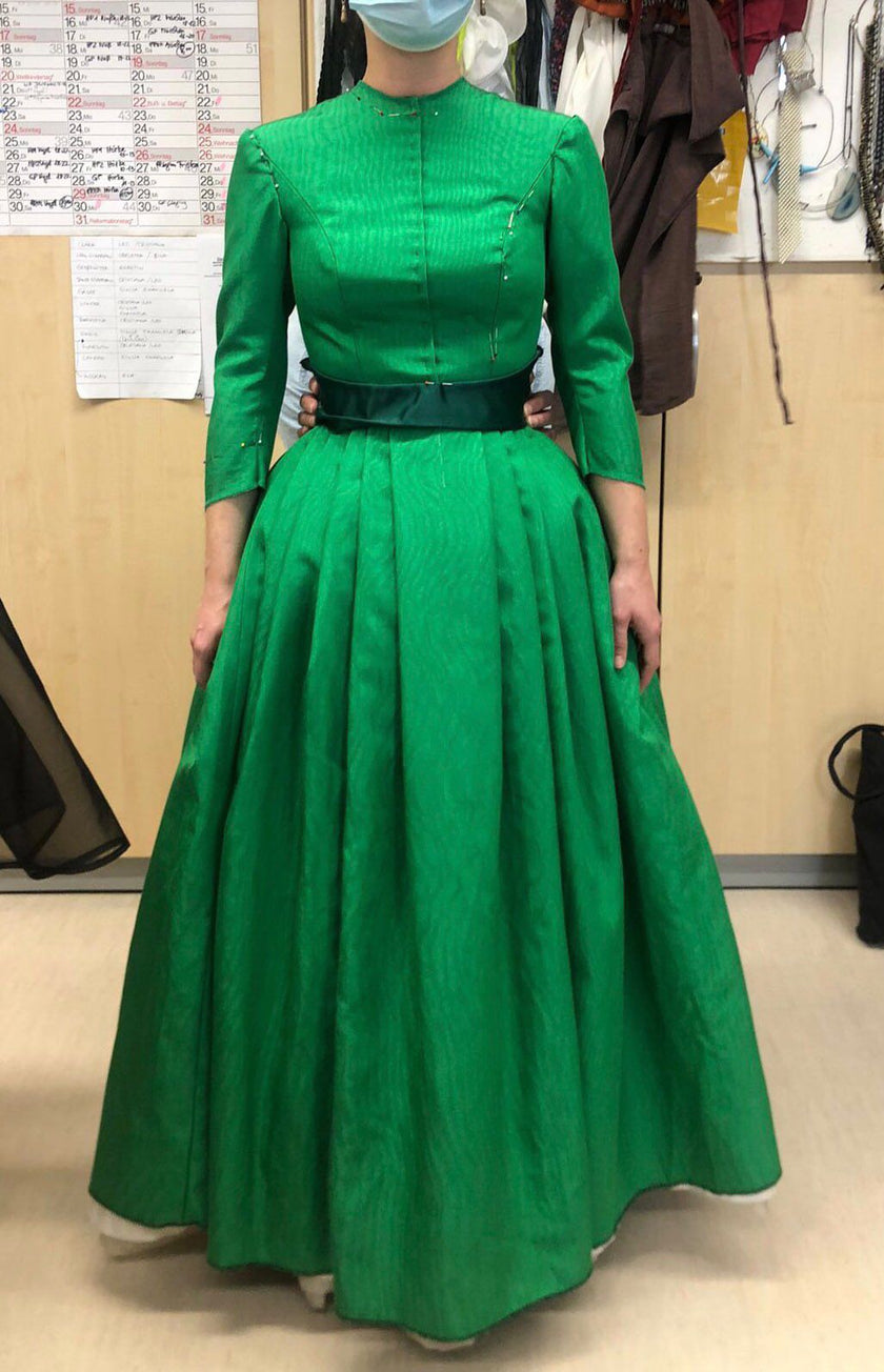 Osmanlı Başlık İçin Yeşil Lüks İpek Döşeme, Ev Tekstili İç Mekan Kumaşları: Yastık Kılıfları, Kimono Esintili Tasarımlar, Filigran Desenleri.