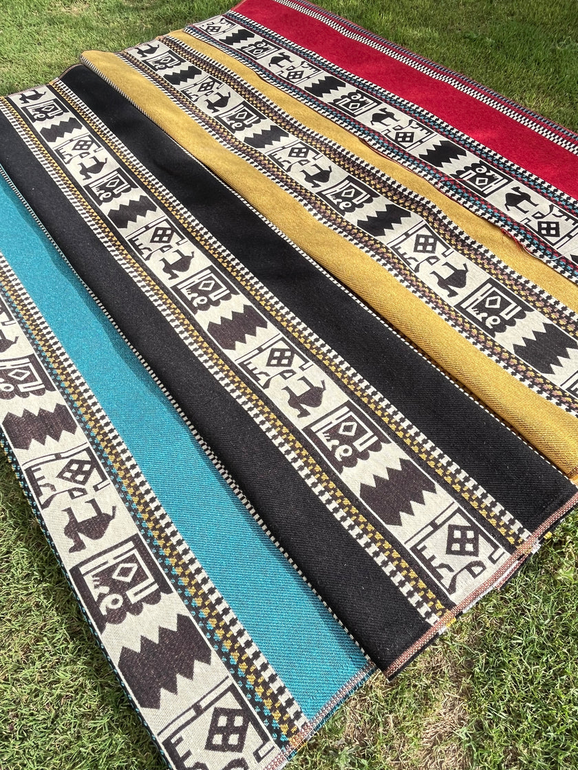 Ağır Ağırlık Kalın Jakarlı Pamuklu Kumaş Metre 400/m2 - Döşemelik Geleneksel Anadolu Etnik Desenli - Döşemelik Kumaşlar. %70 Pamuk %30 Polyester - 140 cm Genişlik. Halı Dokuma Mavi, Kırmızı, Sarı, Siyah Çok Renkli Seçenekler