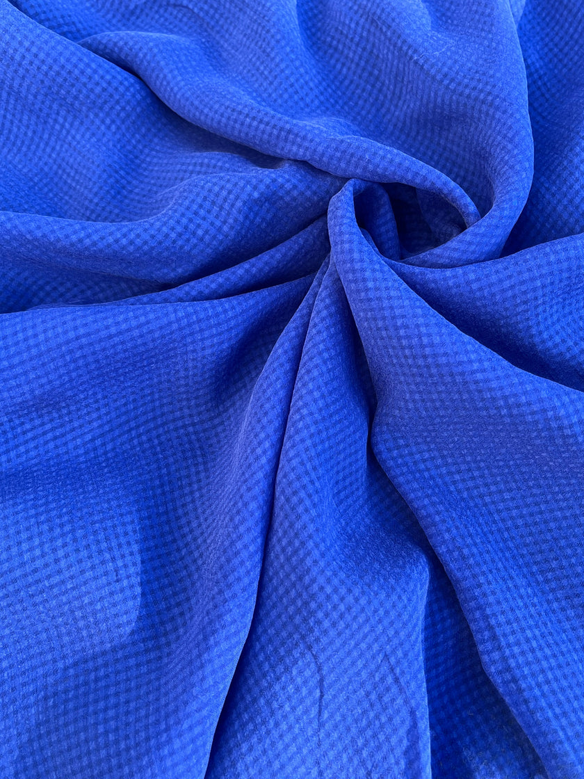 Şeffaf Deniz Mavisi Gingham Desenli Taşlı İpek Saten Saf İpek, Metre Metre İpek, İpek Şifon, Dut İpeği, İpek Metre, Ağır İpek, Lüks İpek Kumaş. 12mm/ 143 cm genişlik.