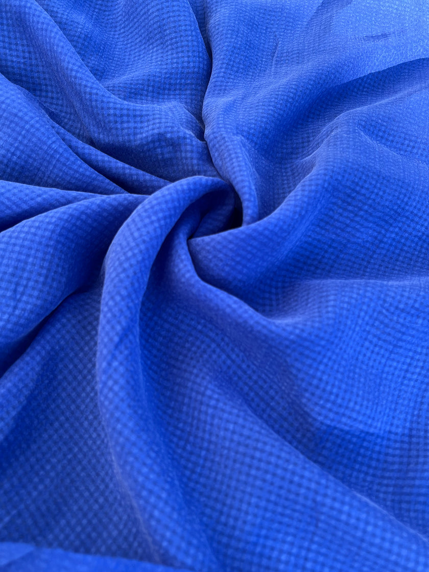 Şeffaf Deniz Mavisi Gingham Desenli Taşlı İpek Saten Saf İpek, Metre Metre İpek, İpek Şifon, Dut İpeği, İpek Metre, Ağır İpek, Lüks İpek Kumaş. 12mm/ 143 cm genişlik.