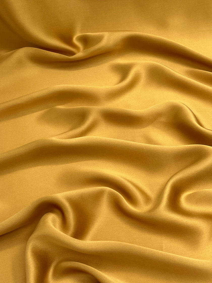 Altın Sarı Saten Saf İpek, Metre İpek, İpek Şifon, Dut İpeği, İpek Metre, Ağır İpek, Lüks İpek Kumaş. 14 mm/ 135 cm genişlik.