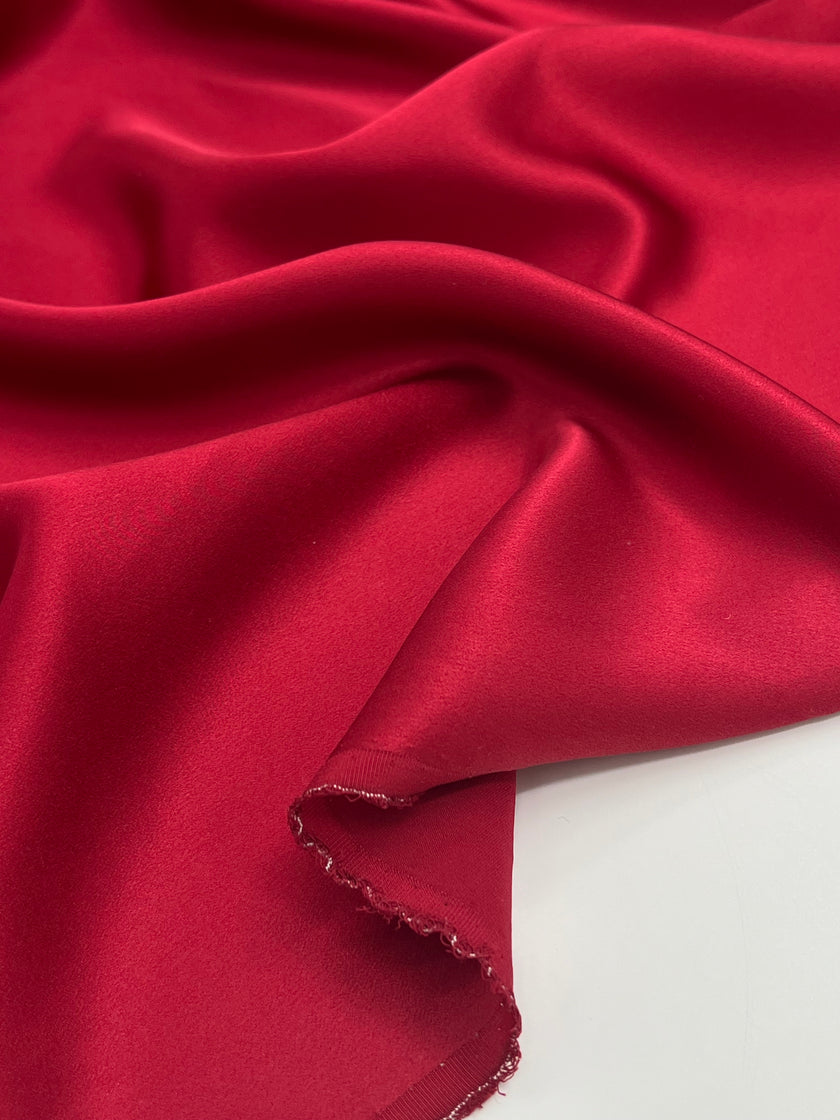 Doymuş Kırmızı Saten Saf İpek, Metre Metre İpek, İpek Şifon, Dut İpeği, İpek Metraj, Ağır İpek, Lüks İpek Kumaş. 23 mm/ 135 cm genişlik.