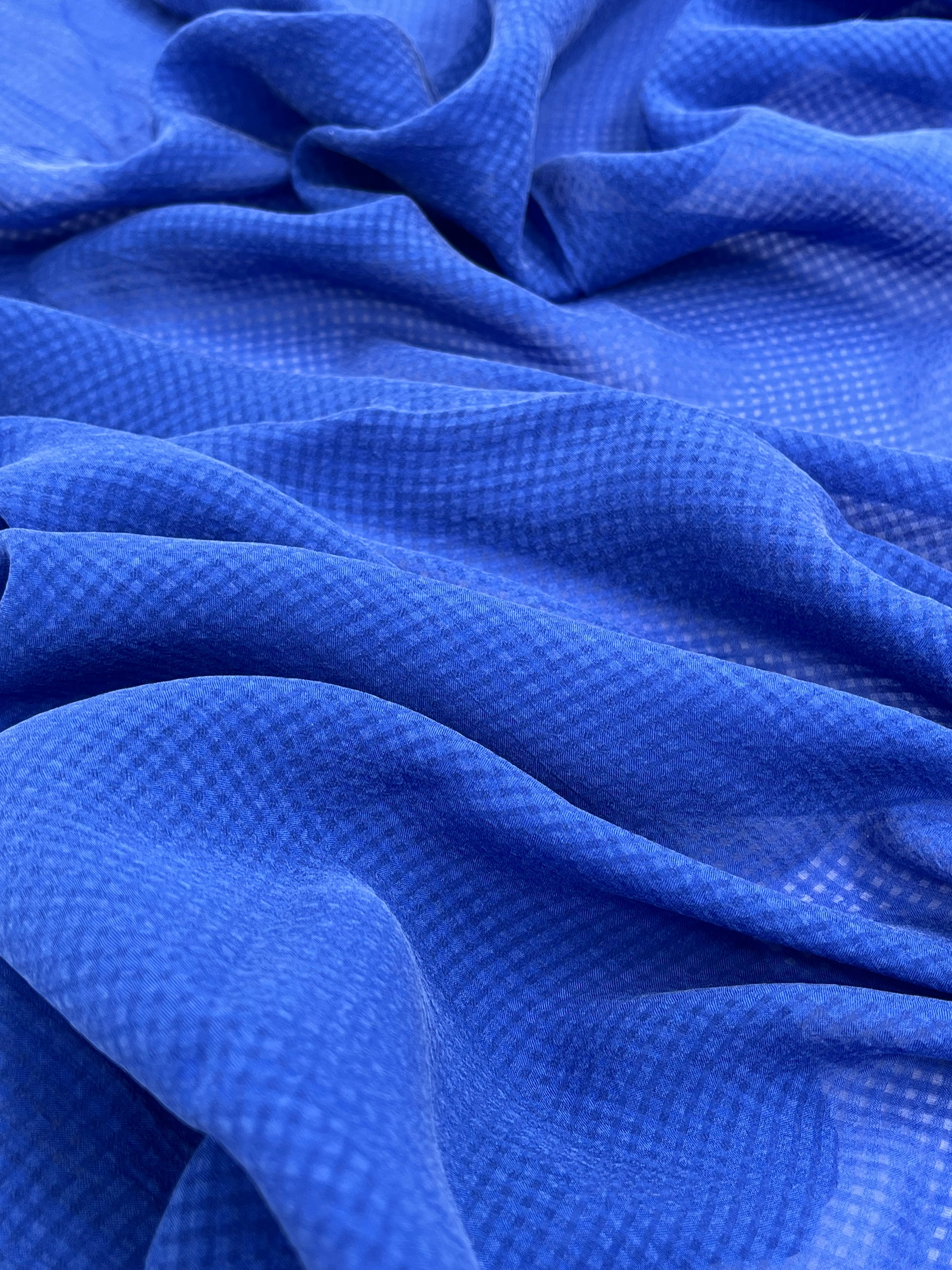 Şeffaf Deniz Mavisi Gingham Desenli Taşlı İpek Saten Saf İpek, Metre Metre İpek, İpek Şifon, Dut İpeği, İpek Metre, Ağır İpek, Lüks İpek Kumaş. 12mm/ 143 cm genişlik.