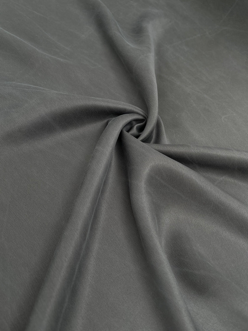 Soie pure satin gris lapidé, soie par cour, mousseline de soie, soie de mûrier, yardage de soie, soie lourde, tissu de soie de luxe. 23 mm/ 135 cm de largeur.