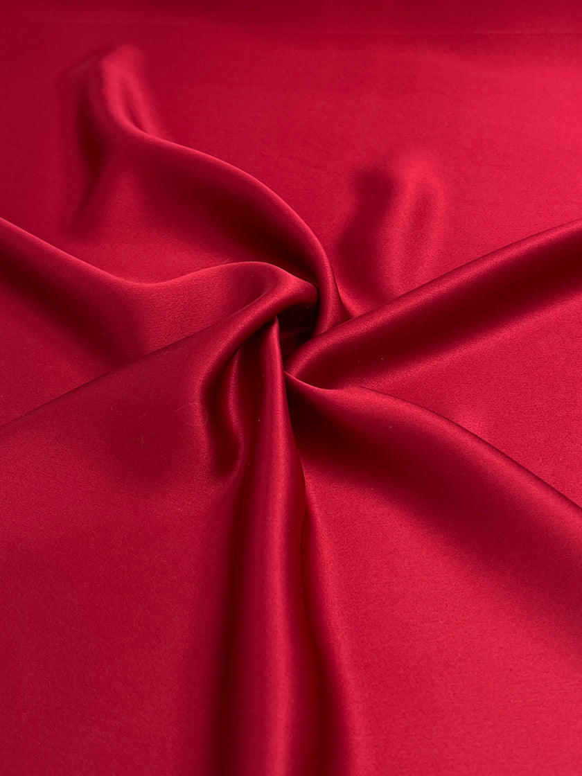 Doymuş Kırmızı Saten Saf İpek, Metre Metre İpek, İpek Şifon, Dut İpeği, İpek Metraj, Ağır İpek, Lüks İpek Kumaş. 23 mm/ 135 cm genişlik.