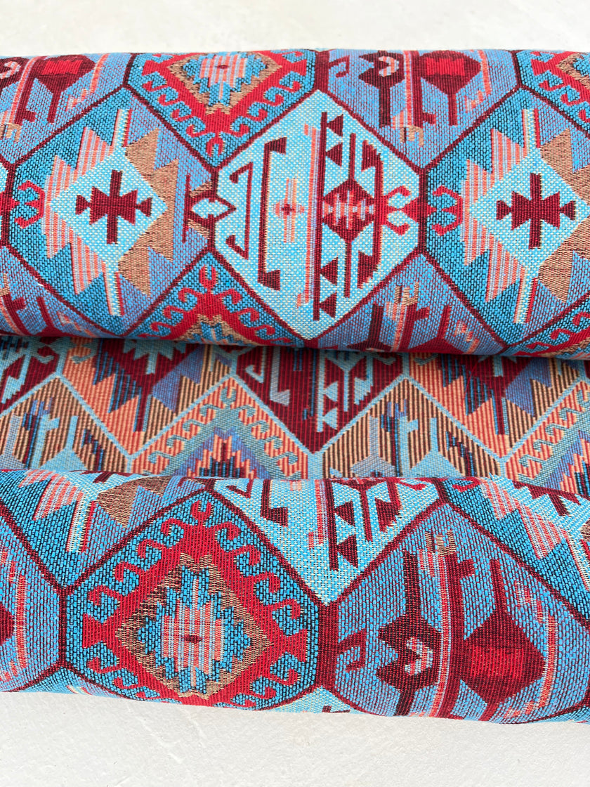 Ağır Gramajlı Kalın Jakarlı Pamuklu Kumaş Metre Başına 400/m2 - Döşemelik Geleneksel Anadolu Etnik Desenli - Döşemelik Kumaşlar. %70 Pamuk %30 Polyester - 140 cm Genişlik. Kilim Dokuma.