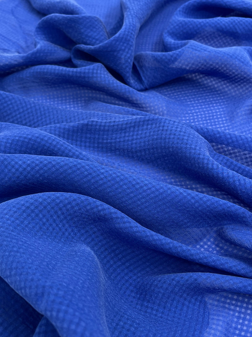 Şeffaf Deniz Mavisi Gingham Desenli Taşlı İpek Saten Saf İpek, Metre Metre İpek, İpek Şifon, Dut İpeği, İpek Metre, Ağır İpek, Lüks İpek Kumaş. 12mm/ 143 cm genişlik.