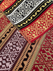 Ağır Gramajlı Kalın Jakarlı Pamuklu Kumaş Metre Başına 400/m2 - Döşemelik Geleneksel Anadolu Etnik Desenli - Döşemelik Kumaşlar. %70 Pamuk %30 Polyester - 140 cm Genişlik. Halı Dokuma. Çok Renkli Seçenekler, Sarı Mavi, Kırmızı Siyah Renk.