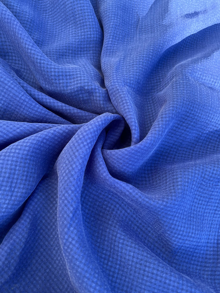 Şeffaf Deniz Mavisi Gingham Desenli Taşlı İpek Saten Saf İpek, Metre Metre İpek, İpek Şifon, Dut İpeği, İpek Metre, Ağır İpek, Lüks İpek Kumaş. 12mm/ 143 cm genişlik.