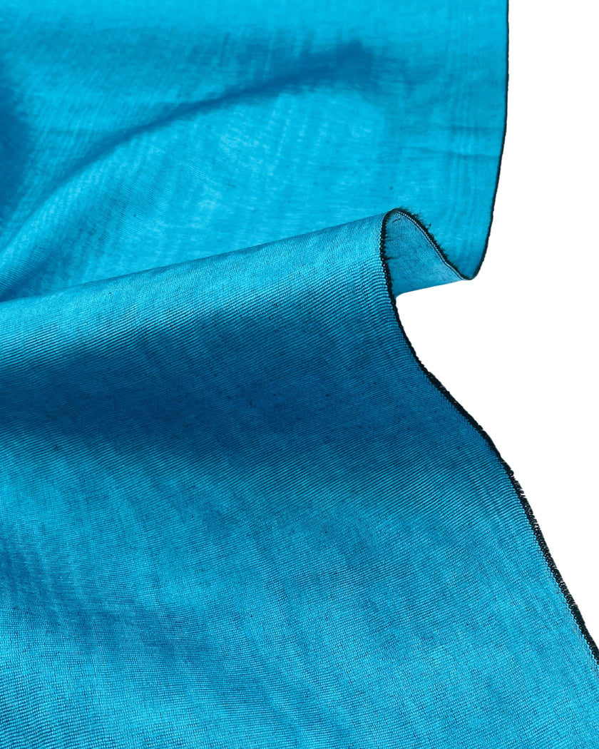 Tapisserie d'ameublement luxueuse en soie bleue pour tête de lit ottomane, tissus d'intérieur pour textiles de maison : housses d'oreiller, motifs inspirés du kimono, motifs en filigrane.