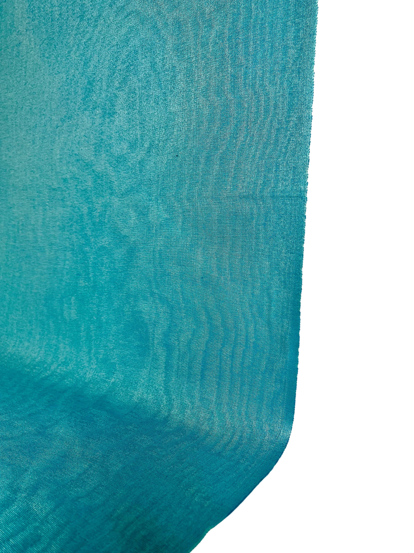 Tissu de soie bleu turquoise, soie par cour. Conception de filigrane, soie Shantung, tissu de soie moiré large, ruban de soie large et épais, tissu d'ameublement en soie.