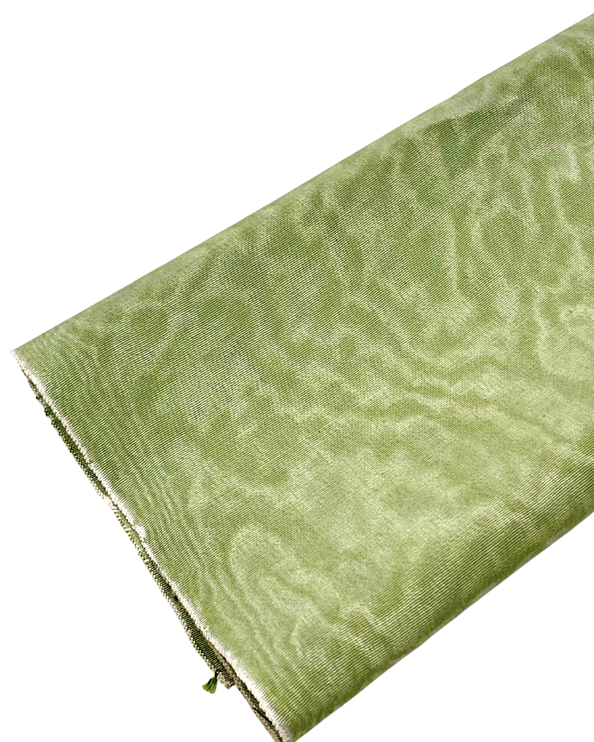 Rembourrage luxueux en soie vert pastel pour tête de lit ottoman, tissus d'intérieur pour textiles de maison : housses d'oreiller, motifs inspirés du kimono, motifs en filigrane.