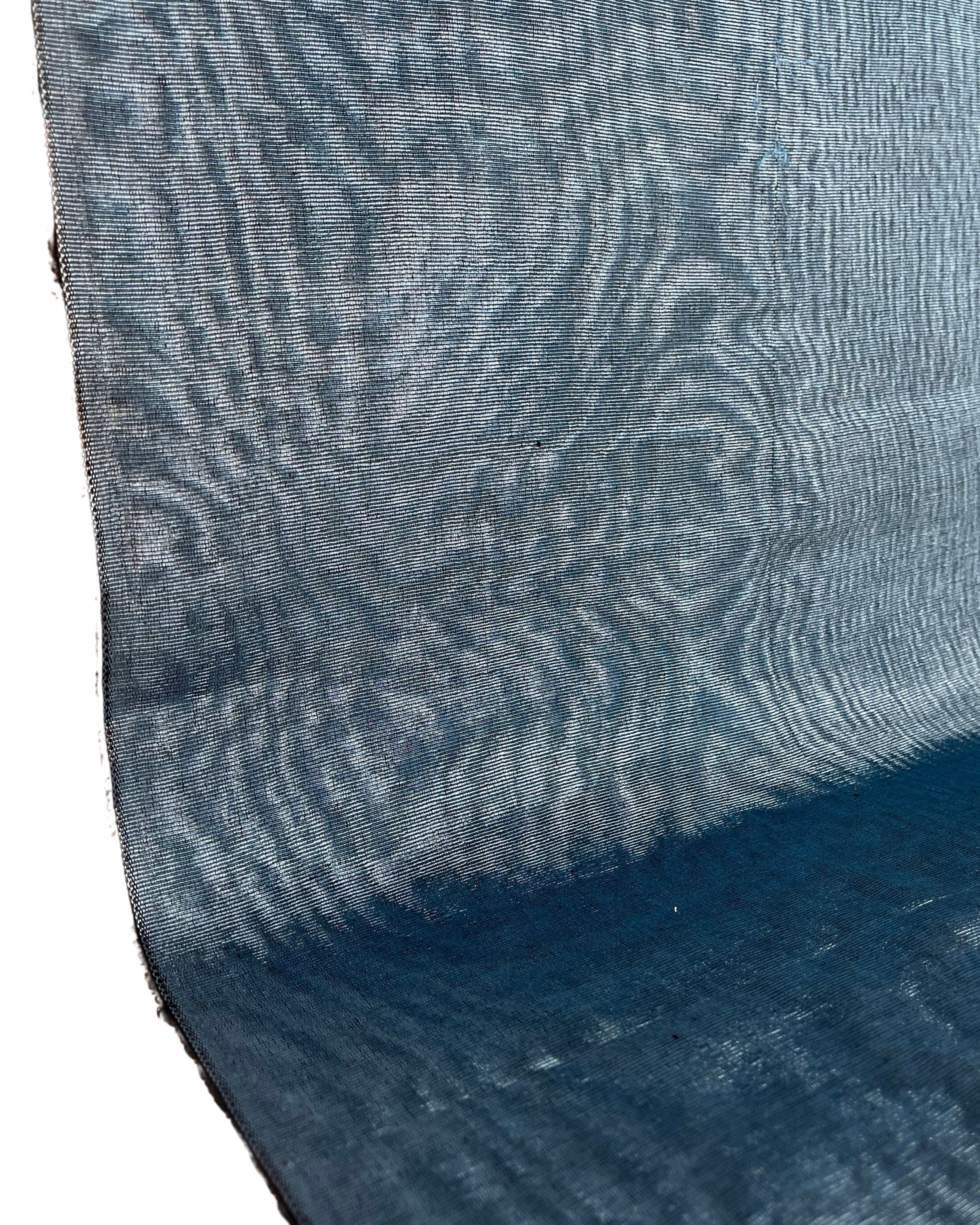 Tapisserie d'ameublement luxueuse en soie bleue pour tête de lit ottomane, tissus d'intérieur pour textiles de maison : housses d'oreiller, motifs inspirés du kimono, motifs en filigrane.