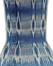 Rembourrage luxueux en soie à rayures Ikat bleues pour tête de lit ottoman, tissus d'intérieur pour textiles de maison : housses d'oreiller, motifs inspirés du kimono, motifs en filigrane.
