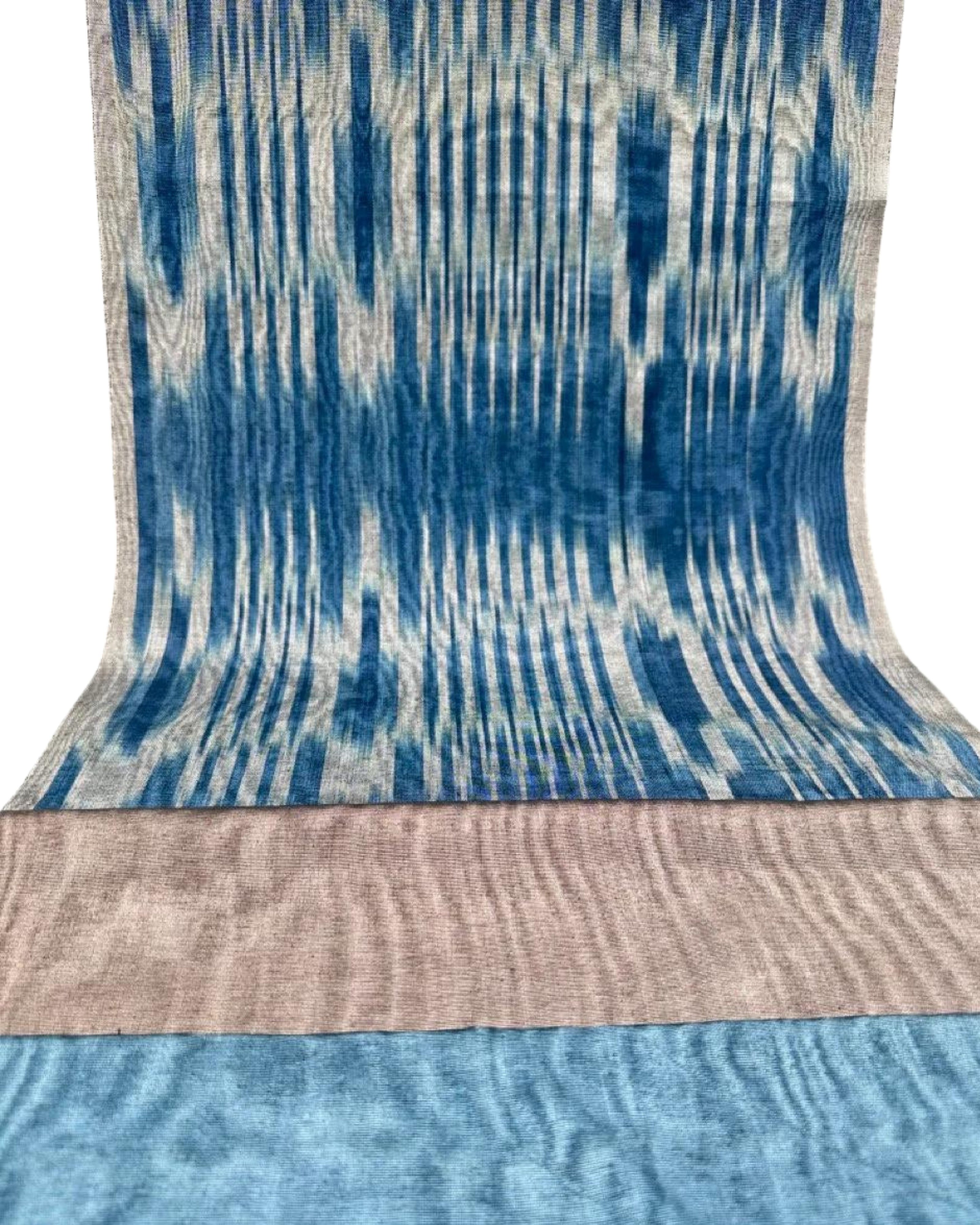 Rembourrage luxueux en soie à rayures Ikat bleues pour tête de lit ottoman, tissus d'intérieur pour textiles de maison : housses d'oreiller, motifs inspirés du kimono, motifs en filigrane.