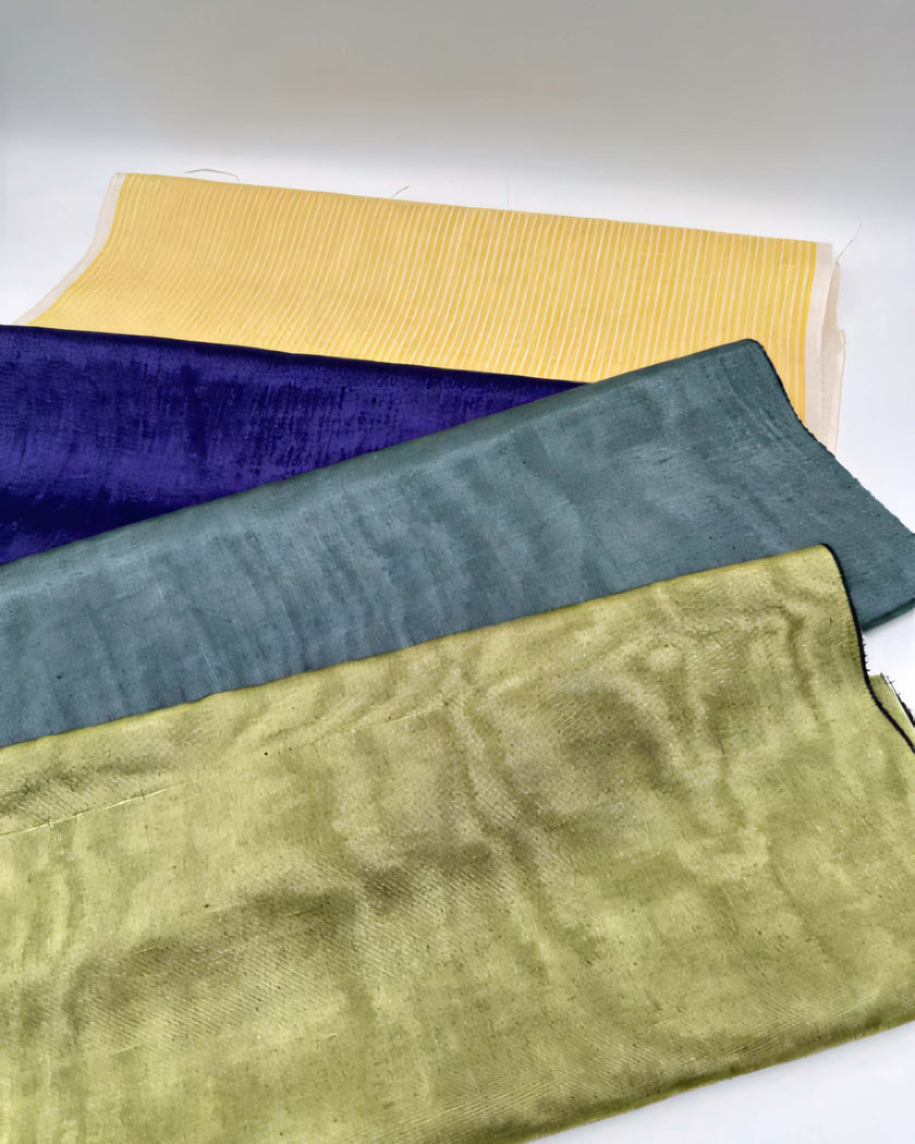 Rembourrage luxueux en soie vert sauge pour tête de lit ottoman, tissus d'intérieur pour textiles de maison : housses d'oreiller, motifs inspirés du kimono, motifs en filigrane.