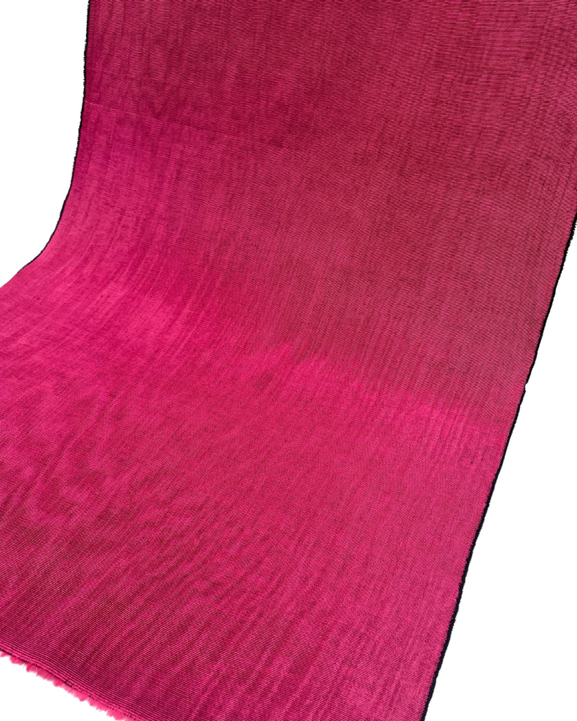 Rembourrage luxueux en soie rose pour tête de lit ottoman, tissus d'intérieur pour textiles de maison : housses d'oreiller, motifs inspirés du kimono, motifs en filigrane.