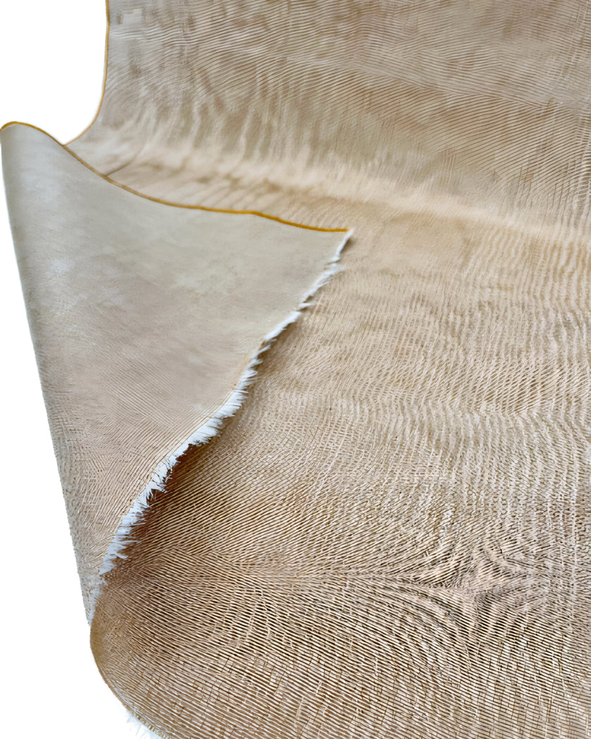 Rembourrage luxueux en soie beige pastel pour tête de lit ottoman, tissus d'intérieur pour textiles de maison : housses d'oreiller, motifs inspirés du kimono, motifs en filigrane.