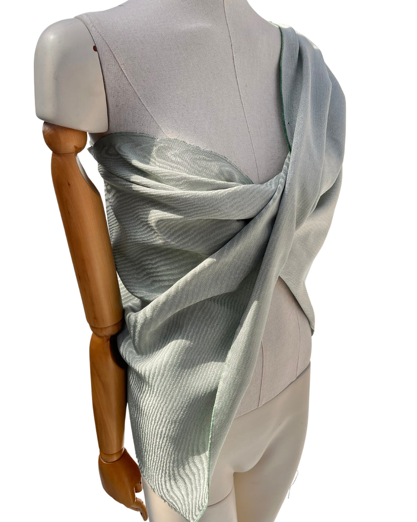 Rembourrage luxueux en soie vert pastel pour tête de lit ottoman, tissus d'intérieur pour textiles de maison : housses d'oreiller, motifs inspirés du kimono, motifs en filigrane.