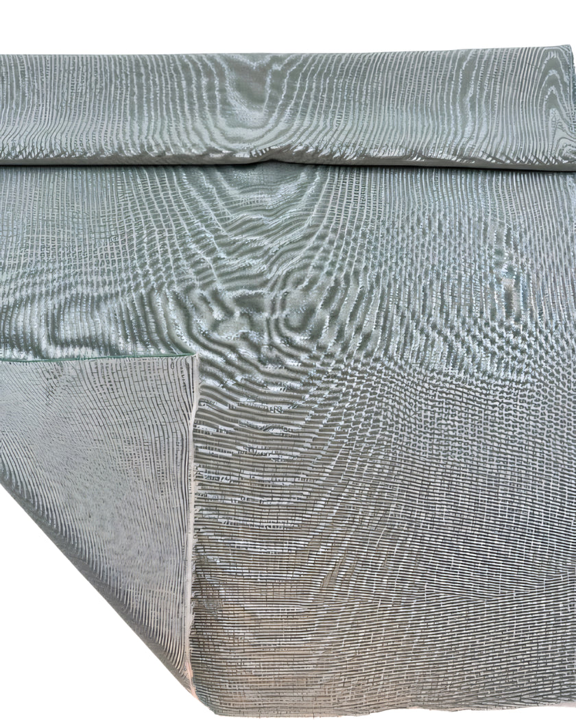 Rembourrage luxueux en soie vert pastel pour tête de lit ottoman, tissus d'intérieur pour textiles de maison : housses d'oreiller, motifs inspirés du kimono, motifs en filigrane.