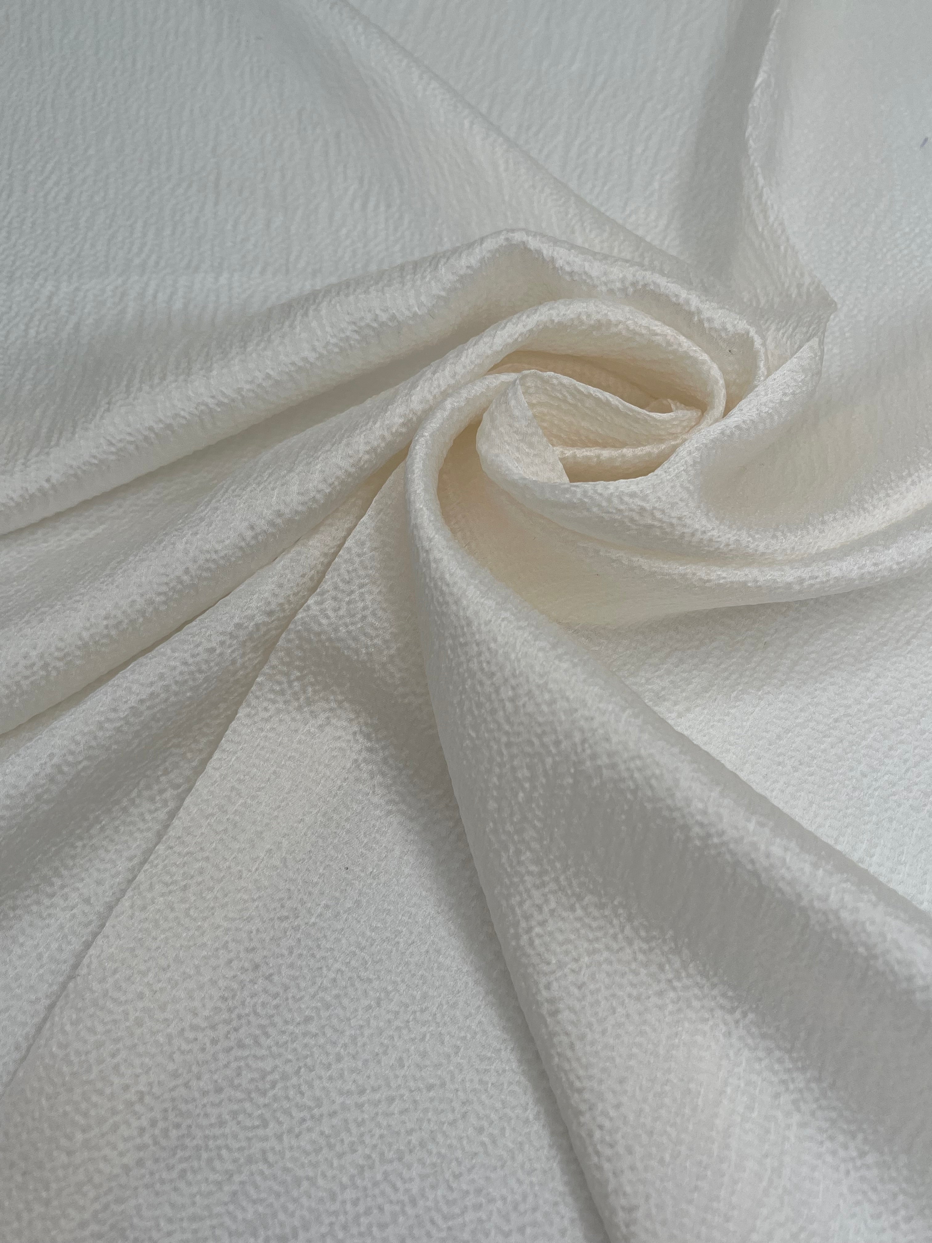 Beyaz Buruşuk Efektli Saten Saf İpek, Metre Metre İpek, İpek Şifon, Dut İpeği, İpek Metre, Ağır İpek, Lüks İpek Kumaş. 18mm/ 135 cm genişlik.
