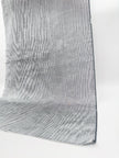 Rembourrage luxueux en soie gris argenté pour tête de lit ottoman, tissus d'intérieur pour textiles de maison : housses d'oreiller, motifs inspirés du kimono, motifs en filigrane.