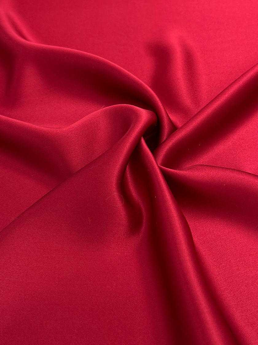 Doymuş Kırmızı Saten Saf İpek, Metre Metre İpek, İpek Şifon, Dut İpeği, İpek Metraj, Ağır İpek, Lüks İpek Kumaş. 23 mm/ 135 cm genişlik.