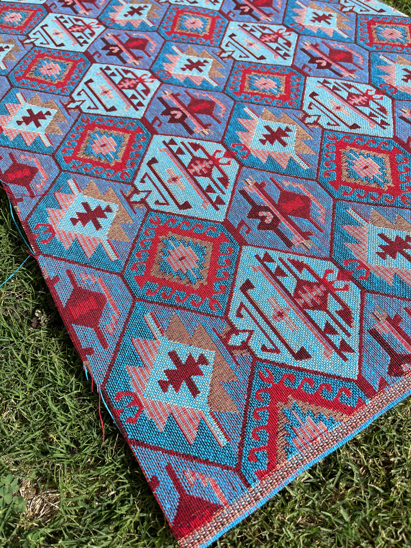 Ağır Gramajlı Kalın Jakarlı Pamuklu Kumaş Metre Başına 400/m2 - Döşemelik Geleneksel Anadolu Etnik Desenli - Döşemelik Kumaşlar. %70 Pamuk %30 Polyester - 140 cm Genişlik. Kilim Dokuma.