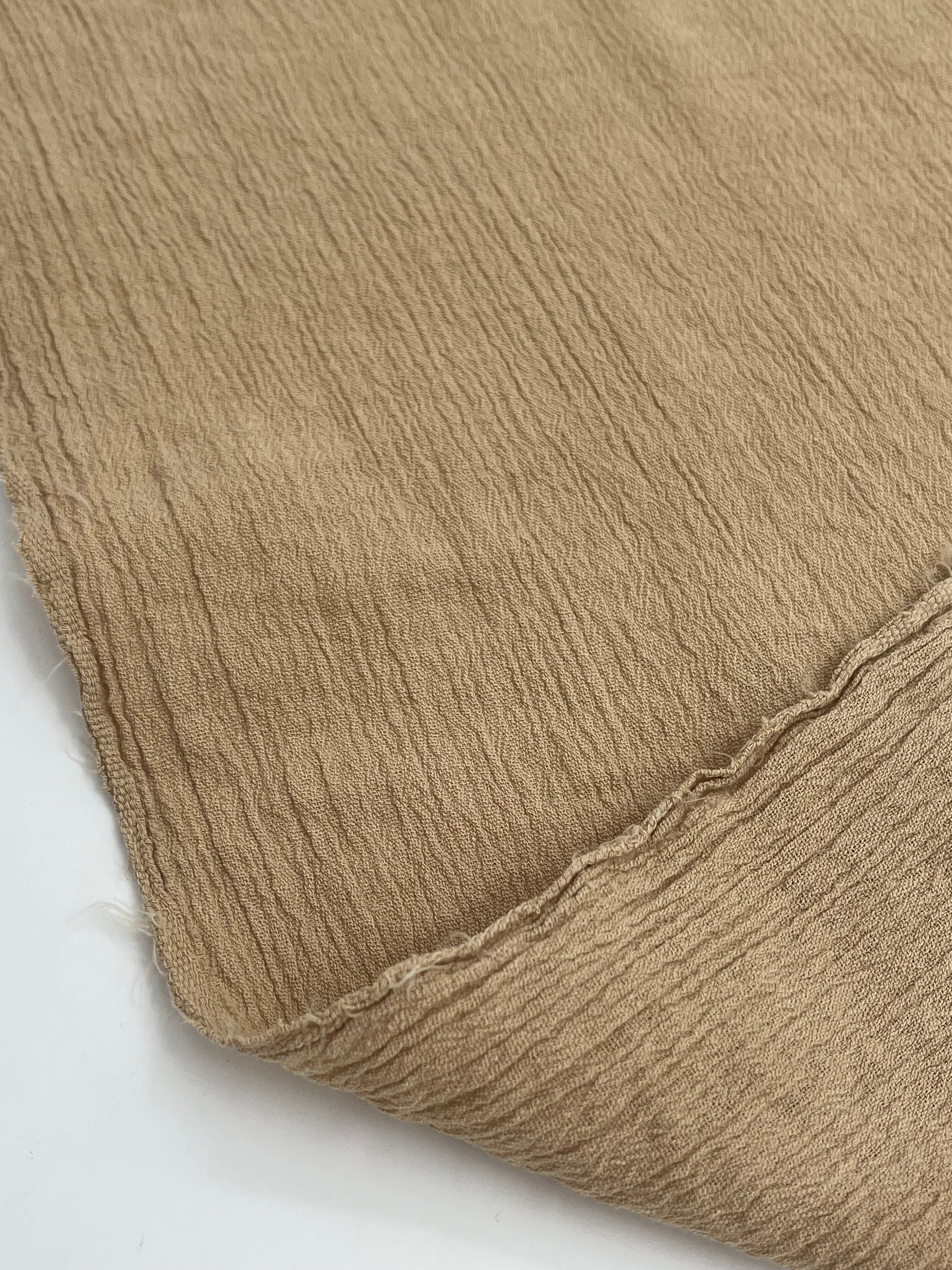 Tissu de gaze froissé, options multicolores disponibles, tissu Sile. Tissu Sile, Beige, Gris Pierre, Rouge Vin, Bleu Marine, Violet, Rouge Vin.