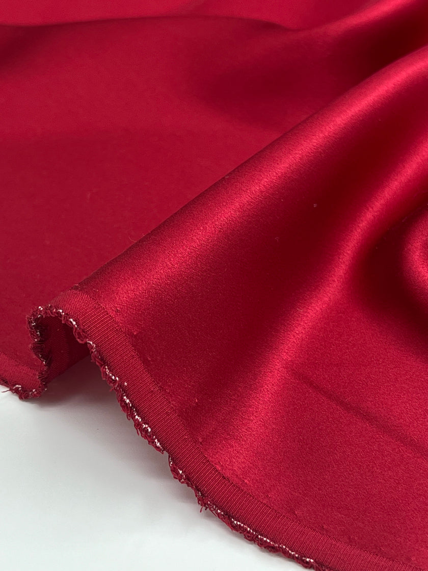 Doymuş Kırmızı Saten Saf İpek, Metre Metre İpek, İpek Şifon, Dut İpeği, İpek Metraj, Ağır İpek, Lüks İpek Kumaş. 23 mm/ 135 cm genişlik.