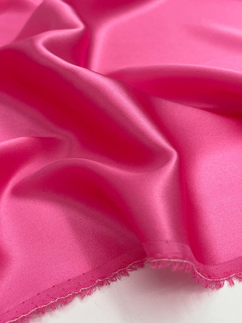 Fuşya Pembe Saten Saf İpek, Metre İpek, İpek Şifon, Dut İpeği, İpek Metre, Ağır İpek, Lüks İpek Kumaş. 16 mm/ 135 cm genişlik.