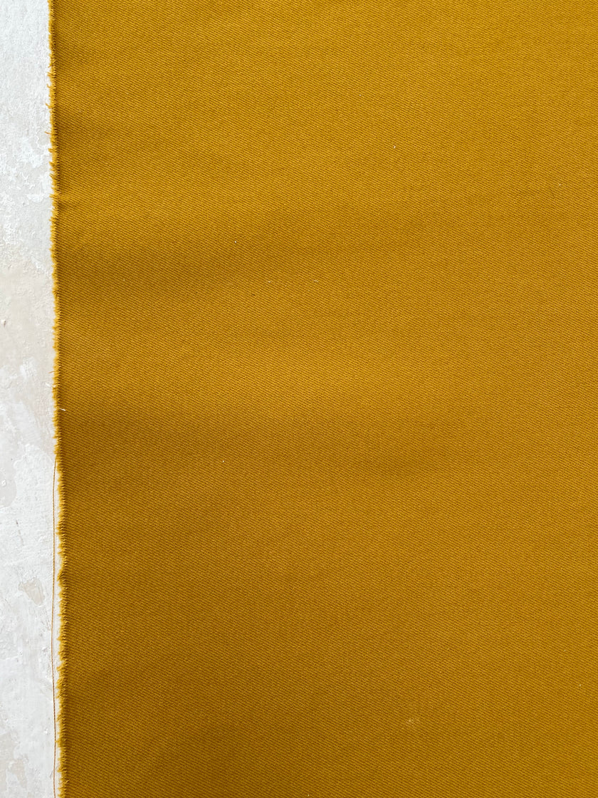 Tissu en coton épais adouci jaune moutarde par cour 400/m2 - Rembourrage de style français - Tissus d'ameublement naturels. %100 Coton - 150 cm de largeur. Gabardine de coton.