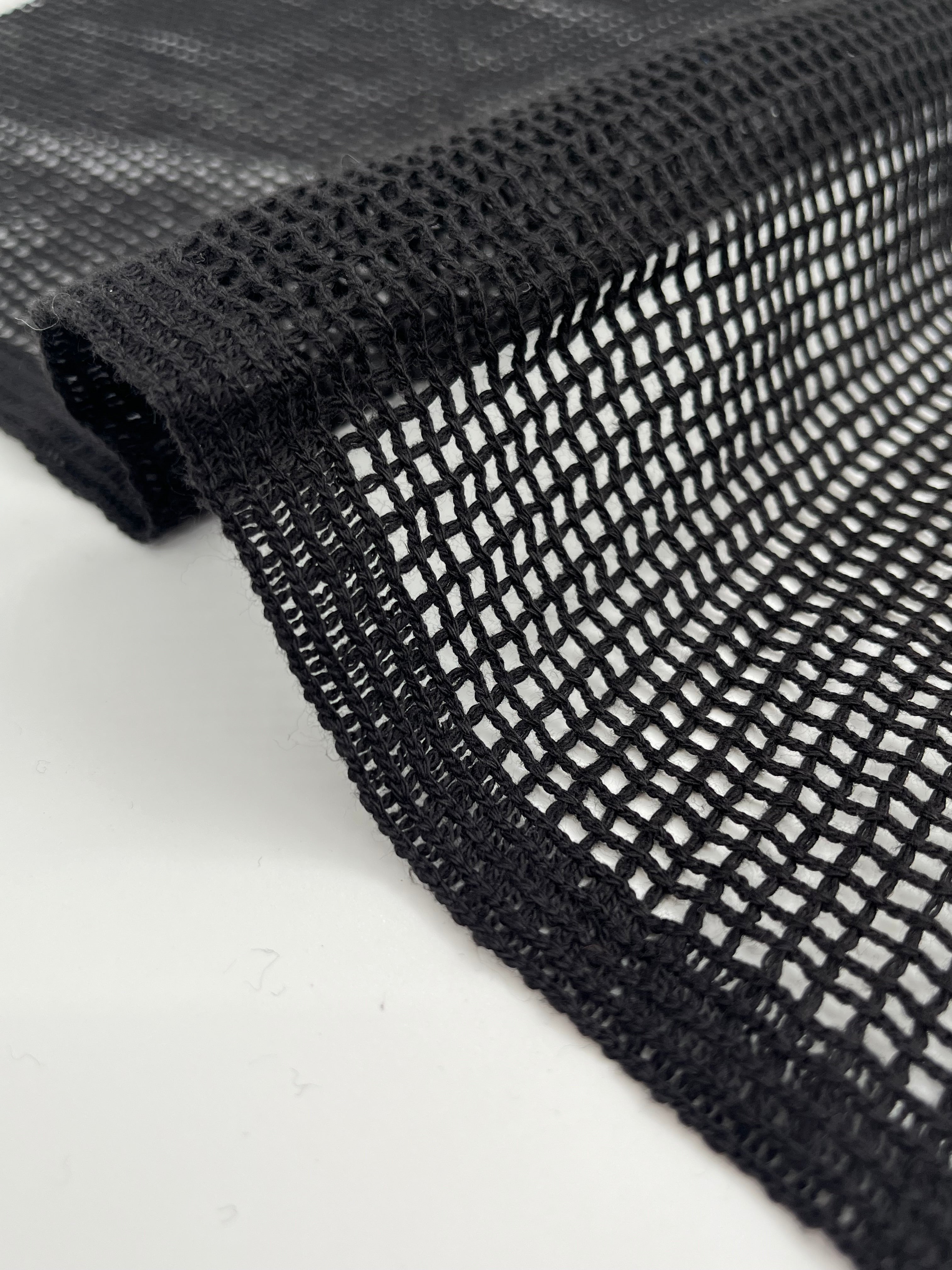 Tissu biologique doux en coton maillé, blanc écru - options de couleur noire disponibles, tissu en maille fluide transparent et doux.