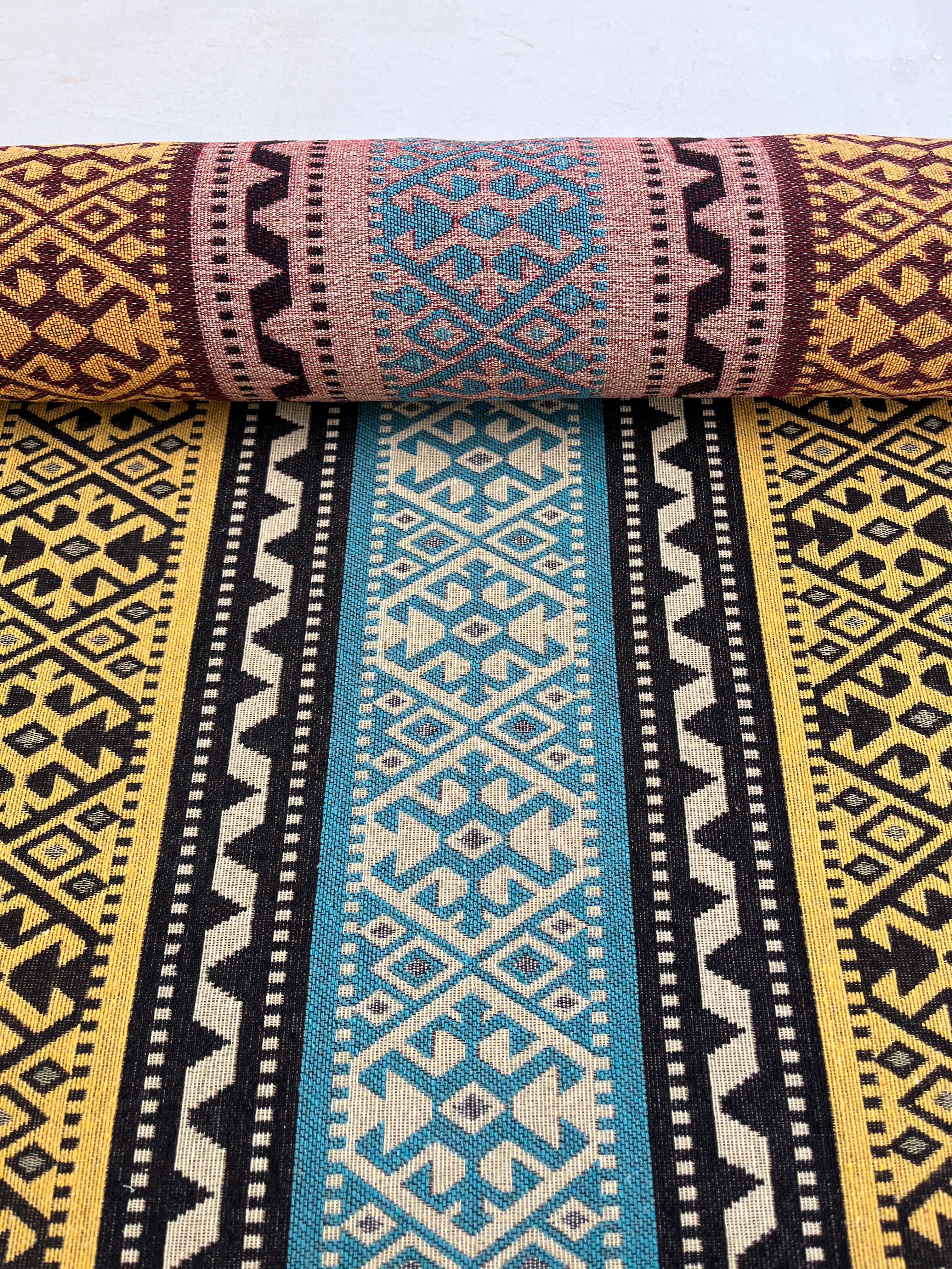 Ağır Gramajlı Kalın Jakarlı Pamuklu Kumaş Metre Başına 400/m2 - Döşemelik Geleneksel Anadolu Etnik Desenli - Döşemelik Kumaşlar. %70 Pamuk %30 Polyester - 140 cm Genişlik. Halı Dokuma. Çok Renkli Seçenekler, Sarı Mavi, Kırmızı Siyah Renk.