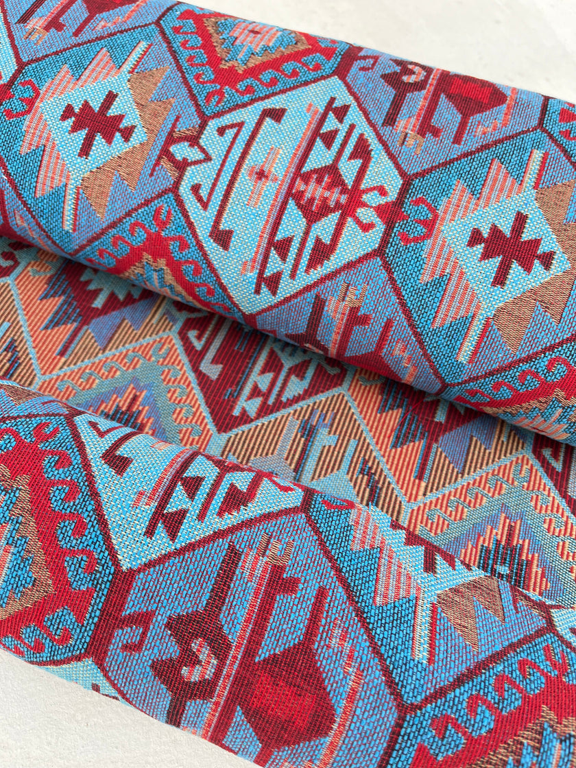 Ağır Gramajlı Kalın Jakarlı Pamuklu Kumaş Metre Başına 400/m2 - Döşemelik Geleneksel Anadolu Etnik Desenli - Döşemelik Kumaşlar. %70 Pamuk %30 Polyester - 140 cm Genişlik. Kilim Dokuma.