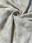 Tissu de gaze froissé de couleur ivoire neutre non blanchi, tissu Sile. Tissu Sile.