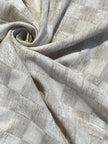 Tissu de gaze froissé de couleur ivoire neutre non blanchi, tissu Sile. Tissu Sile.