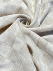Tissu de gaze froissé de couleur ivoire neutre non blanchi, tissu Sile. Tissu Sile.