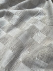 Tissu de gaze froissé de couleur ivoire neutre non blanchi, tissu Sile. Tissu Sile.